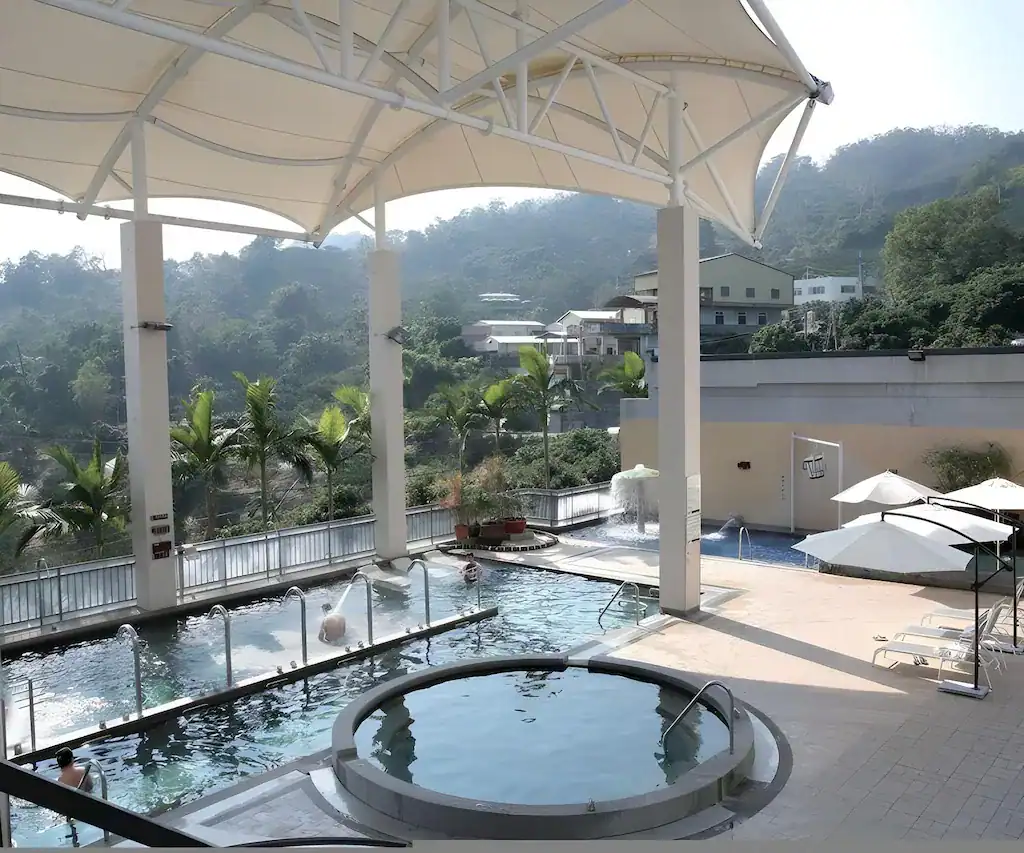 戶外溫泉池景觀開闊放鬆D