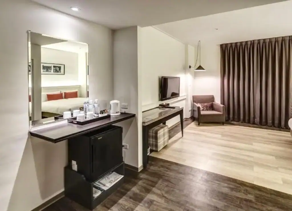 寶島53行館寬敞舒適客房空間，展現台中商務旅館乾淨明亮與高CP值特色。